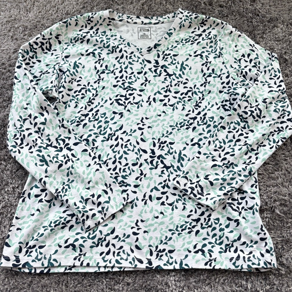 Hasting and Smith Patterned Long-sleeve Woman's Top size Large